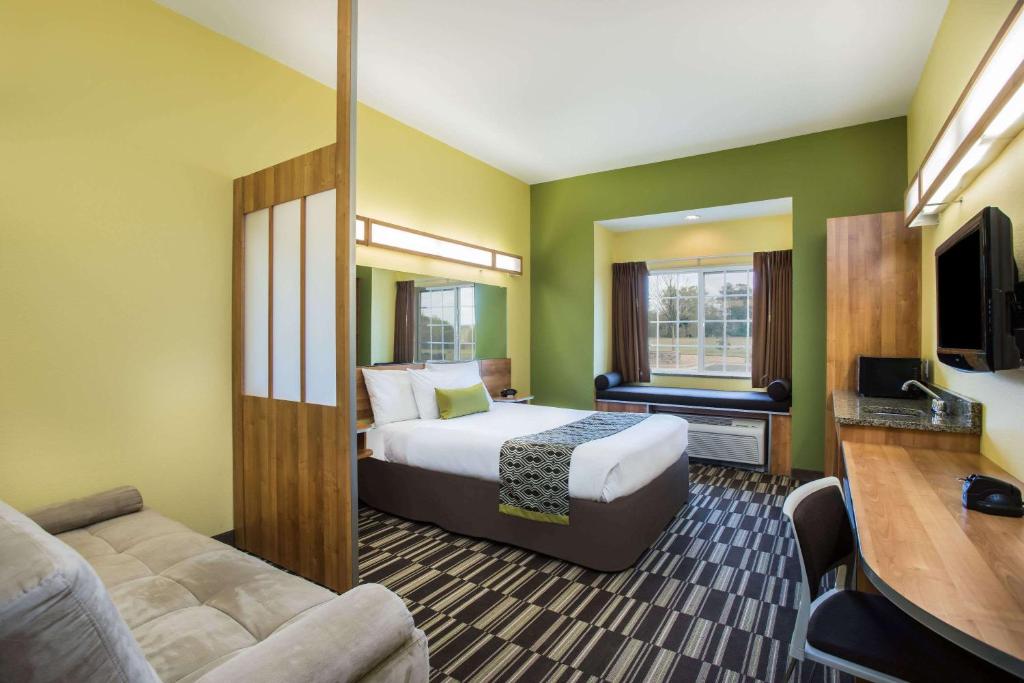 Microtel Inn and Suites by Wyndham - image 3