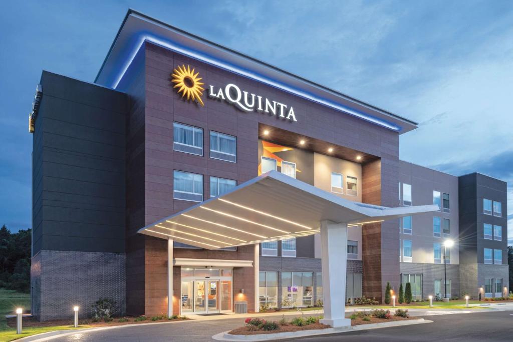 La Quinta by Wyndham Opelika Auburn - main image