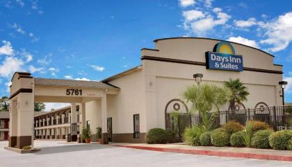 Days Inn  Suites by Wyndham Opelousas