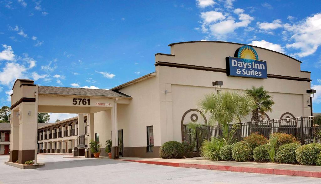 Days Inn & Suites by Wyndham Opelousas - main image