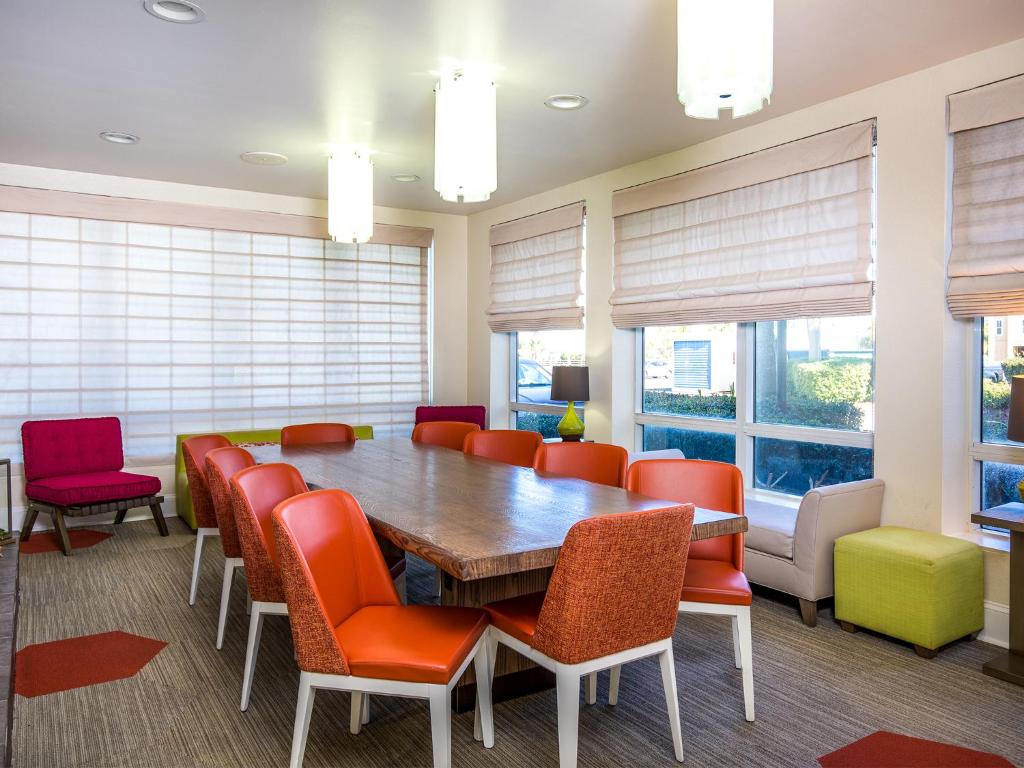 Hilton Garden Inn Orange Beach - image 2