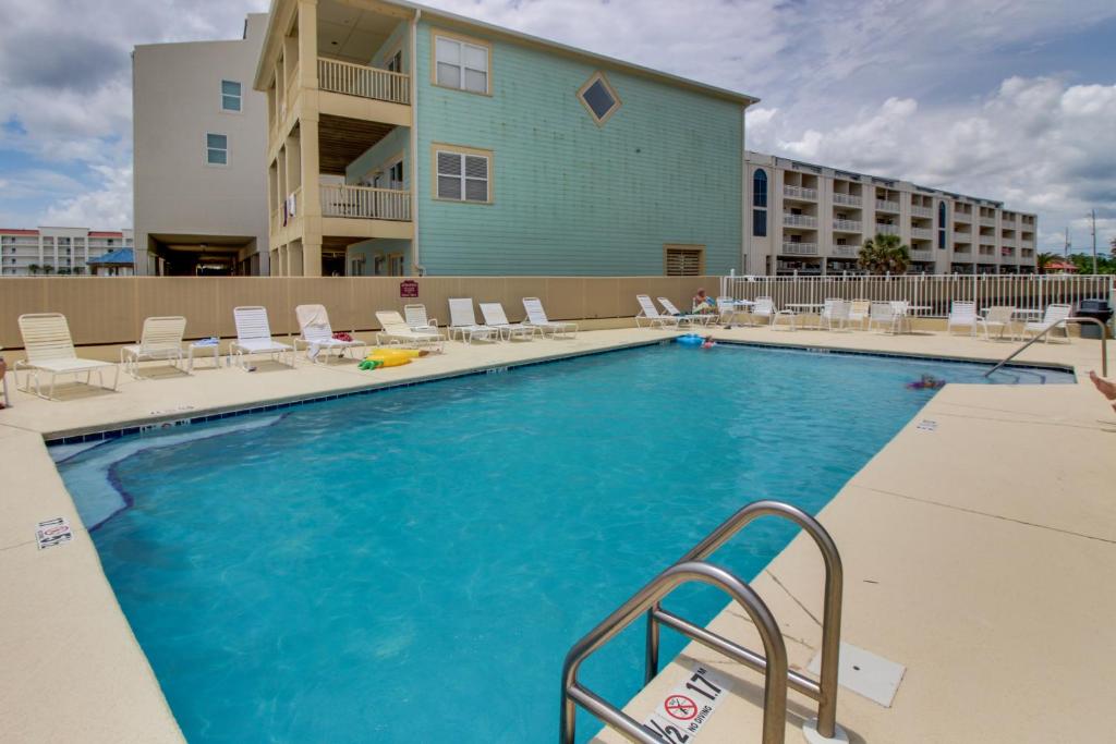 Romar Beach Condos - image 3