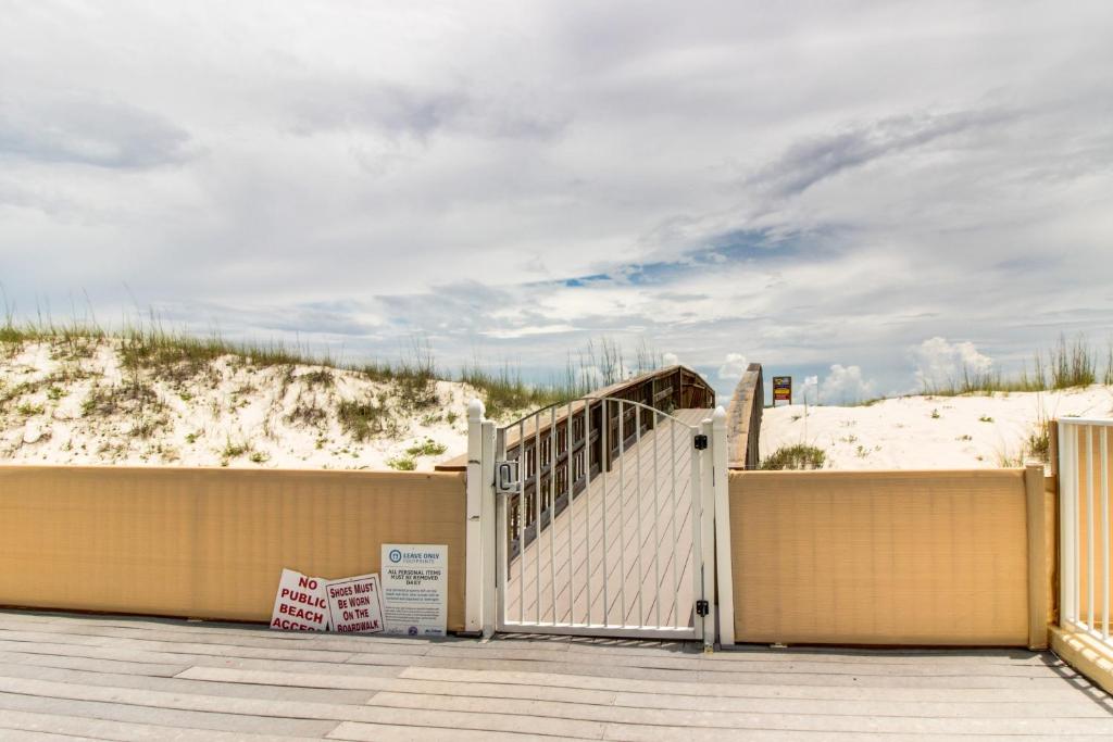 Romar Beach Condos - image 4