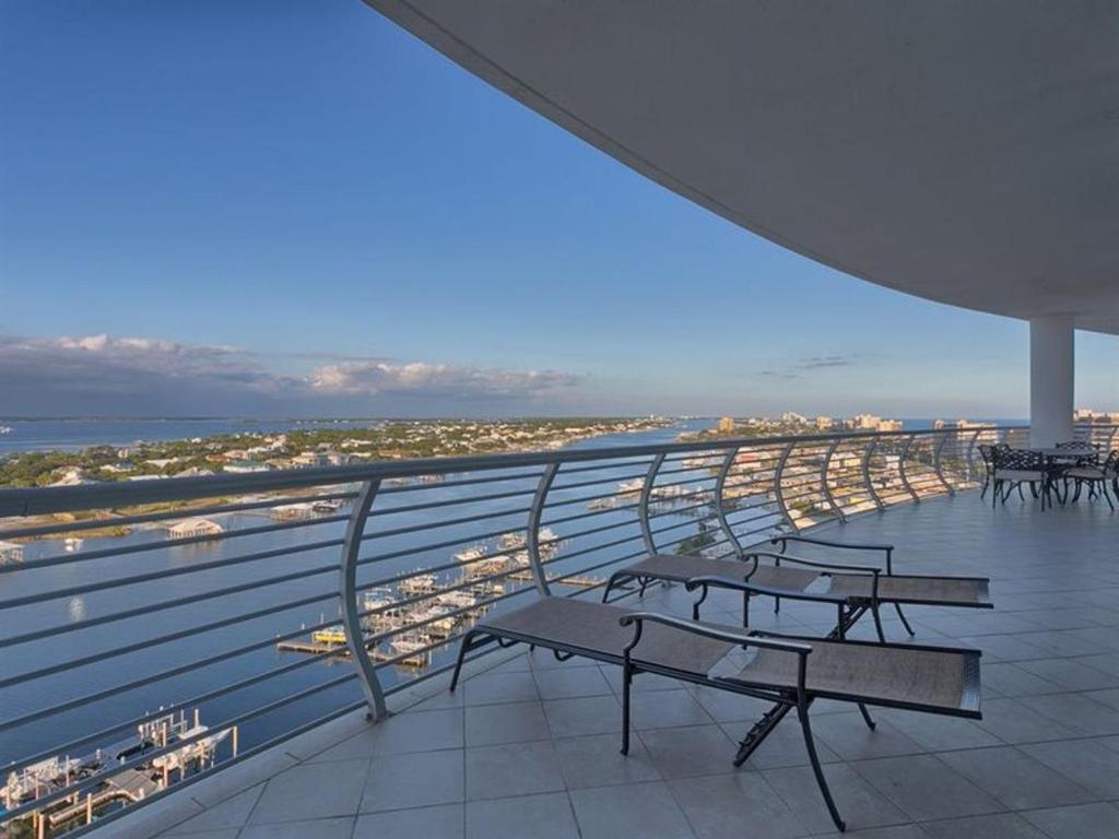 Bella Luna P10 by Meyer Vacation Rentals - main image