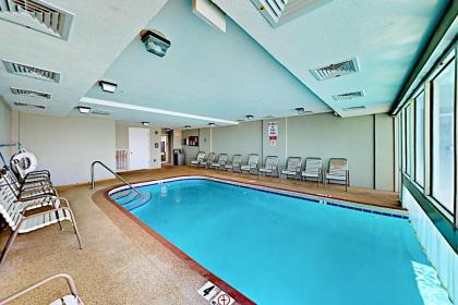 Beach-View Tradewinds Retreat Beachside Pool condo - image 3