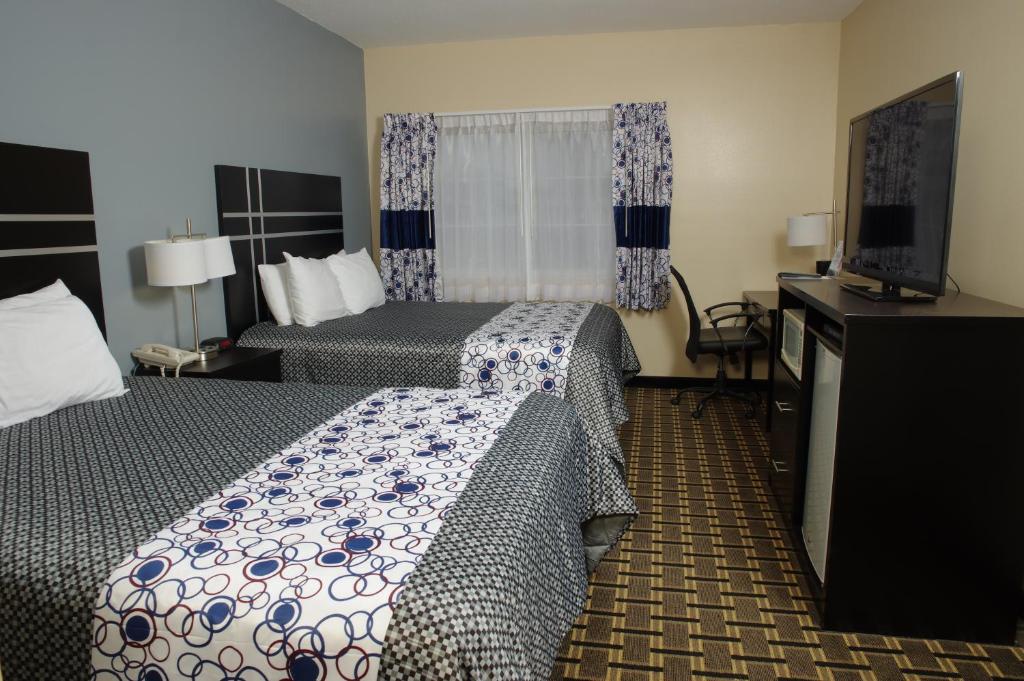 DUTCH INN AND SUITES - image 2