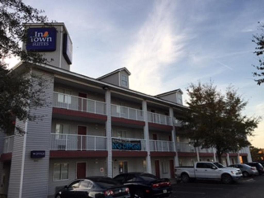 InTown Suites Extended Stay Jacksonville FL - Orange Park - image 2