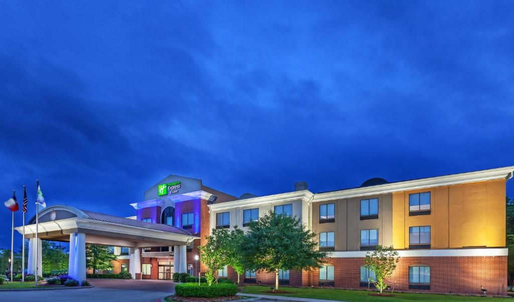 Holiday Inn Express Hotel and Suites Orange an IHG Hotel - image 4