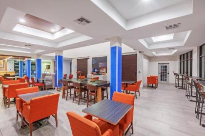 Holiday Inn Express Hotel and Suites Orange an IHG Hotel - image 7