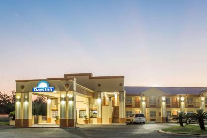 Days Inn by Wyndham Orange - image 2