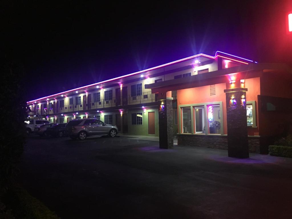 Villa Park Motel - main image