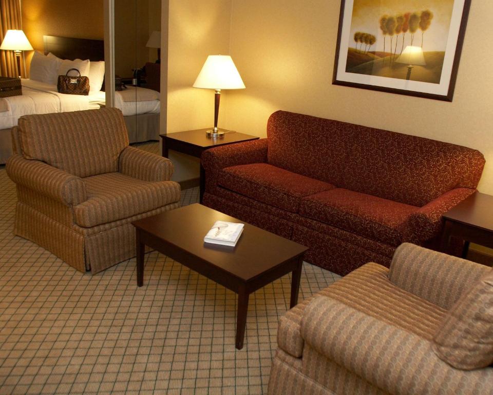 Armoni Inn & Suites - image 3