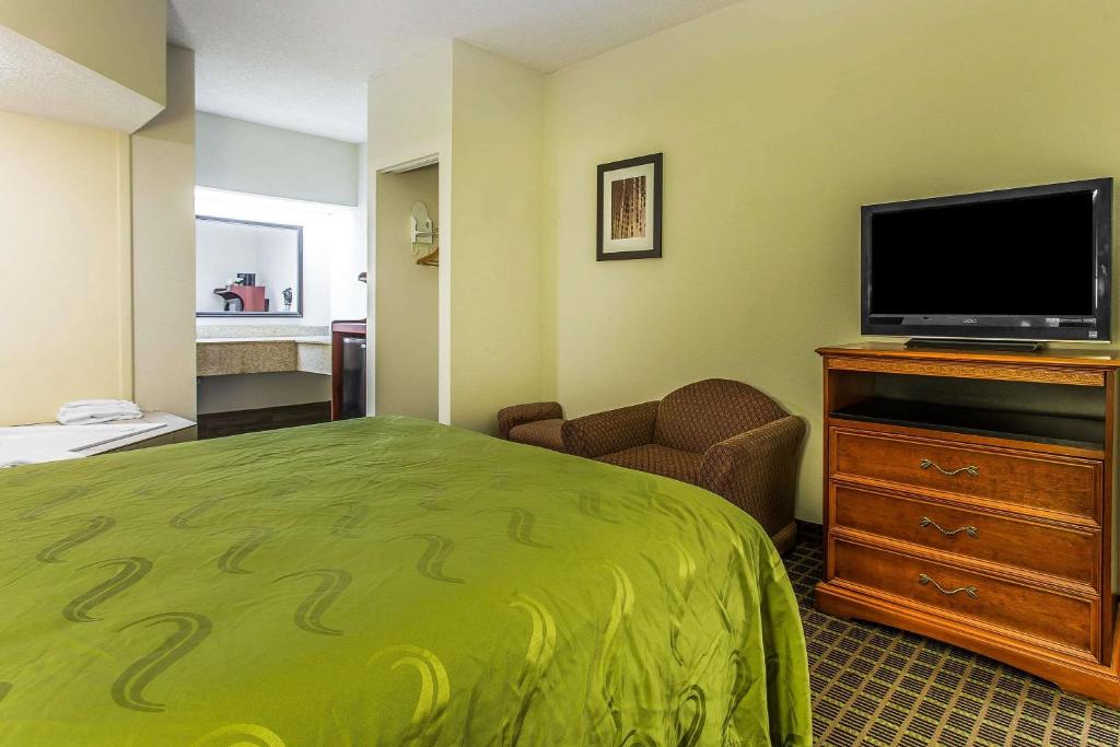 Quality Inn & Suites Orangeburg - image 6