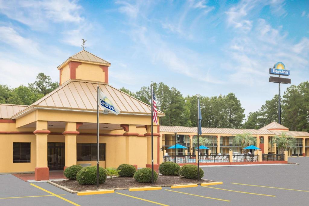 Days Inn by Wyndham Orangeburg South - main image