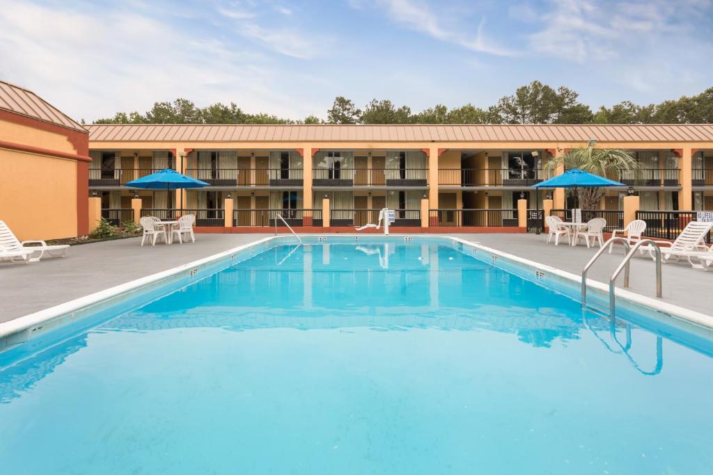 Days Inn by Wyndham Orangeburg South - image 2