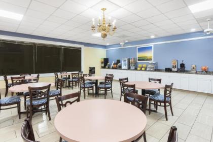 Days Inn by Wyndham Orangeburg South - image 6