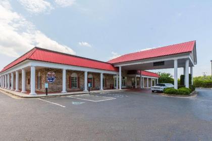 Econo Lodge Inn & Suites Orangeburg - image 11