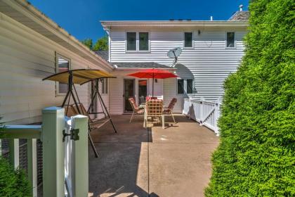 Serene Orchard Park Apartment with Large Yard and Patio - image 2