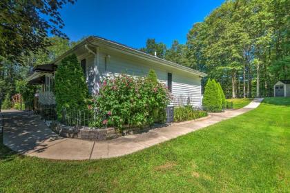 Serene Orchard Park Apartment with Large Yard and Patio - image 4