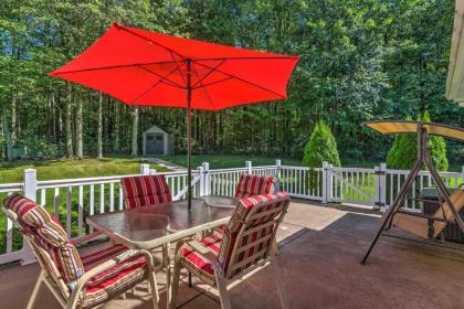 Serene Orchard Park Apartment with Large Yard and Patio - image 6