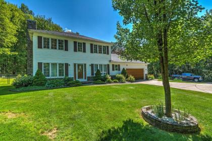 Serene Orchard Park Apartment with Large Yard and Patio - image 8