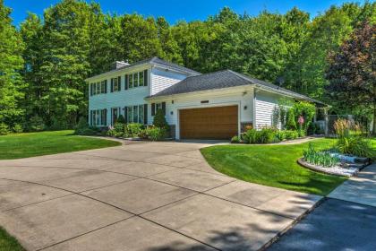 Serene Orchard Park Apartment with Large Yard and Patio - image 9