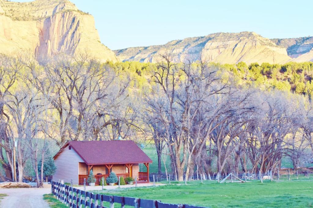 Arrowhead Country Inn and Cabins - main image