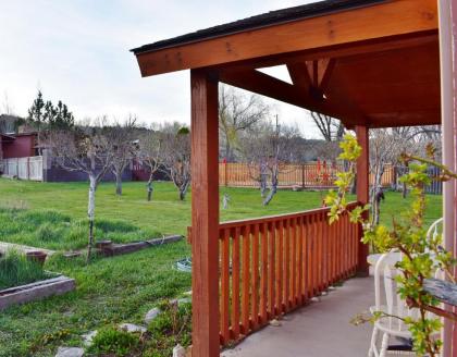 Arrowhead Country Inn and Cabins - image 12