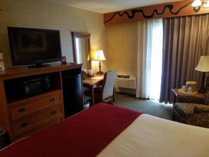 Best Western Plus Rivershore Hotel - image 14