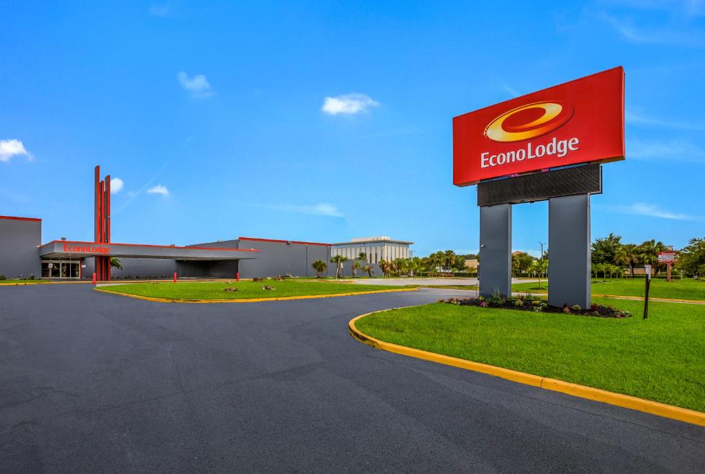 Econo Lodge - image 2