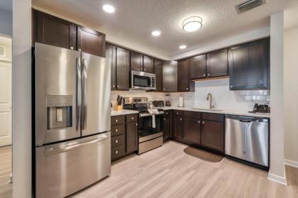 Brand new 3 bedroom condo best location in Orlando - image 5