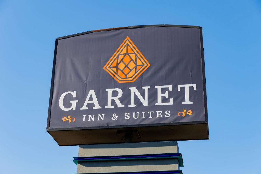 Garnet Inn & Suites - image 6