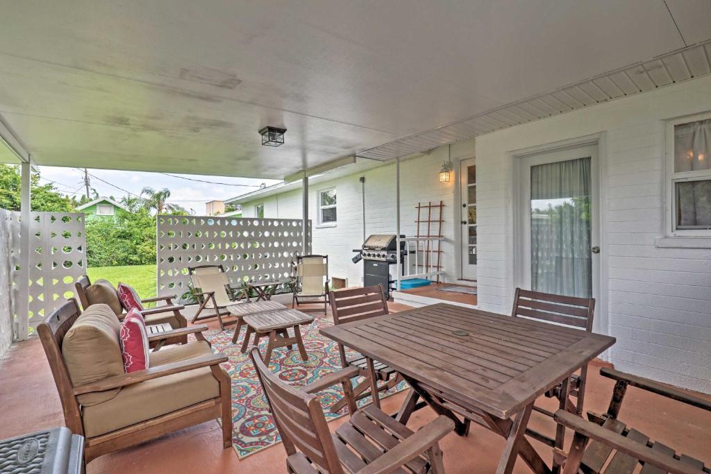 Chic Ormond Beach Cottage with Patio - Walk to Ocean - main image