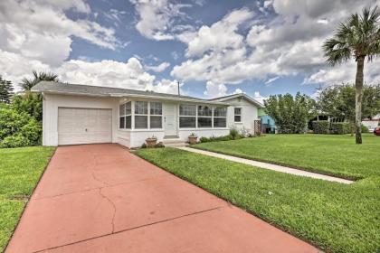 Chic Ormond Beach Cottage with Patio - Walk to Ocean - image 2