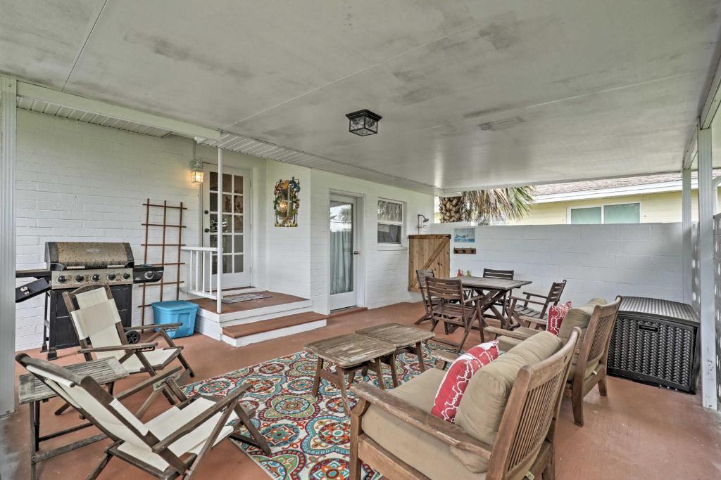 Chic Ormond Beach Cottage with Patio - Walk to Ocean - image 3