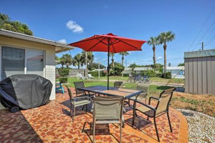 Home with Furnished Lanai   1 Block to Ormond Beach Florida