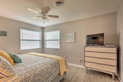 Bright Bungalow with Grill Walk to Ormond Beach - image 3