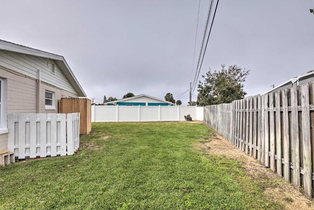 Bright Bungalow with Grill Walk to Ormond Beach - image 7