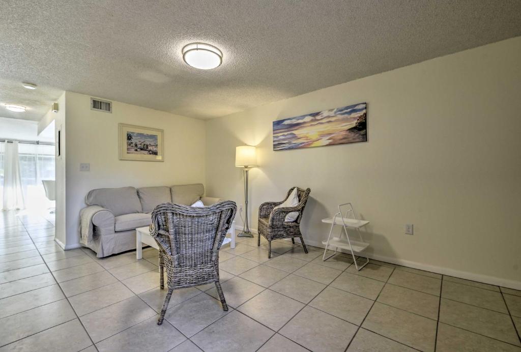 Ormond Beach Townhome with Grill and Shared Pool! - image 4