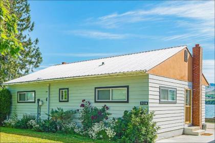 Lake Level Cabin - image 15