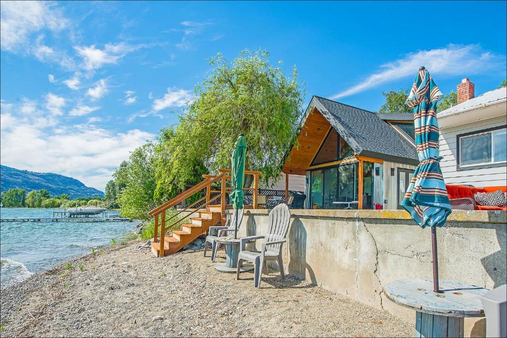 Lake Level Chalet - main image