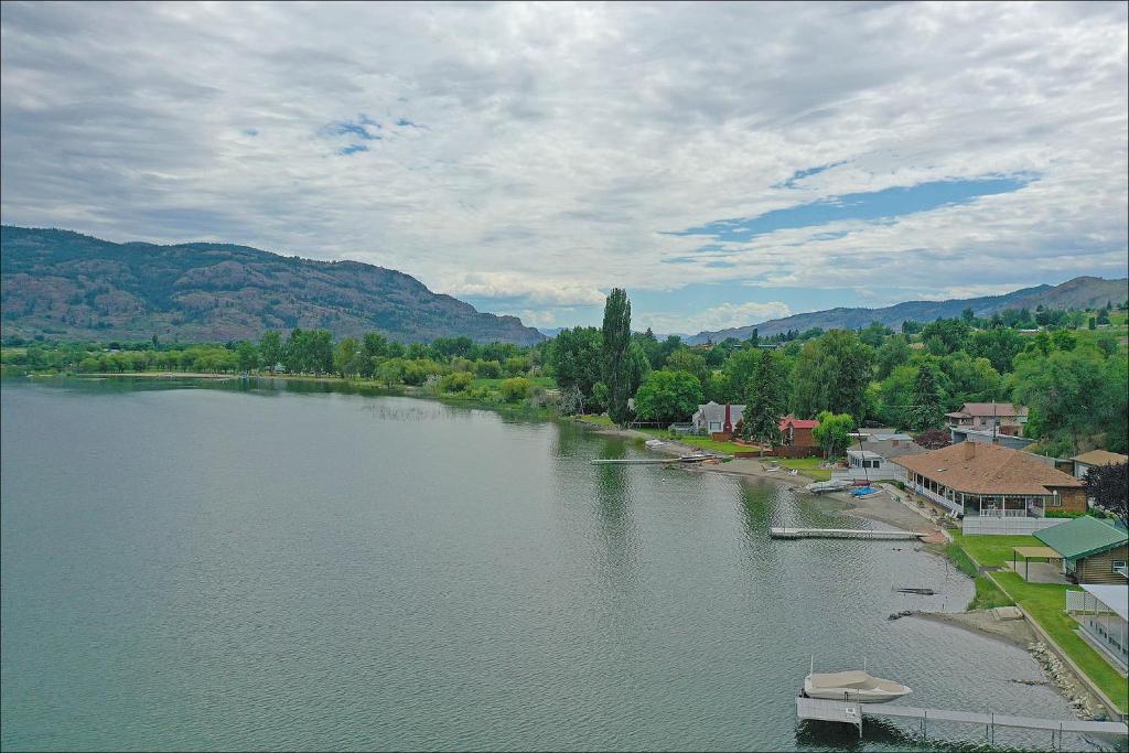 Lake Level Cottages - main image