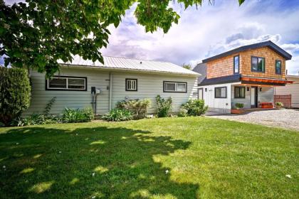 Waterfront Lake Osoyoos Cottage with Beach and Patio! - image 12