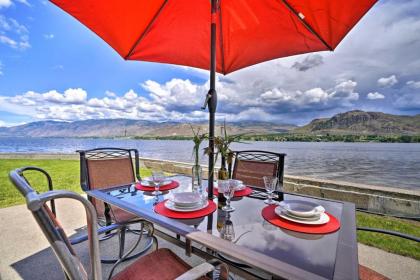 Waterfront Lake Osoyoos Cottage with Beach and Patio! - image 14