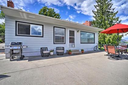 Waterfront Lake Osoyoos Cottage with Beach and Patio! - image 2