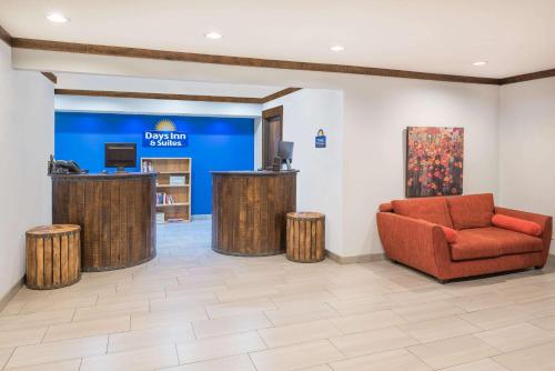 Days Inn by Wyndham Osage Beach Lake of the Ozarks - image 2