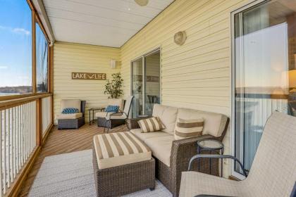 Modern Osage Beach Condo with 2 Porches and Views - image 2