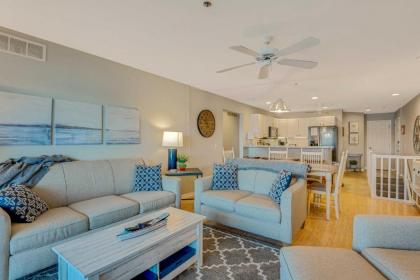 Modern Osage Beach Condo with 2 Porches and Views - image 9