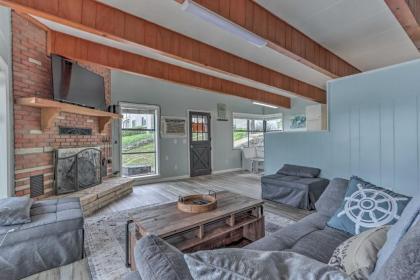 Lakefront Osage Beach House with On-Site Dock! - image 11