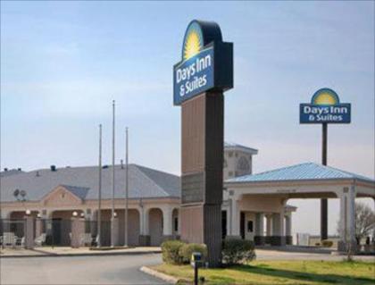 Days Inn & Suites by Wyndham Osceola AR - image 2